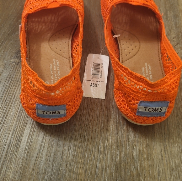 Toms Neon Crochet Slip On Shoes Size 7 - Picture 3 of 8